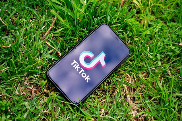 国内电商直播竞争激烈,部分主播正通过 TikTok 转战欧美